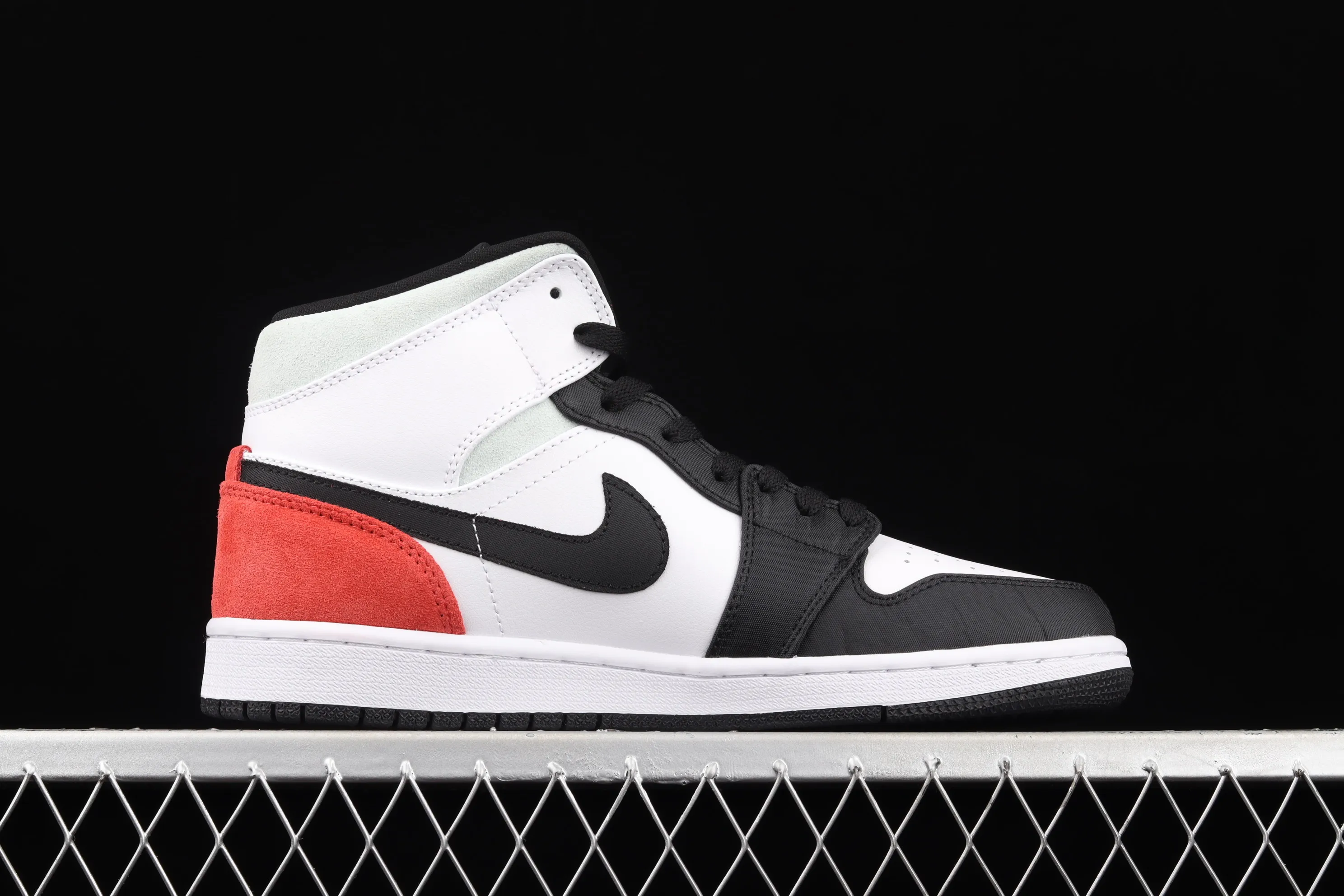 All categories Air Jordan Jordan series basketball shoes Air Jordan 1 Mid Special offer Air Jordan 1 Mid AJ1 Joe 1 black and white black tea Zhongbang basketball shoes 852542-100